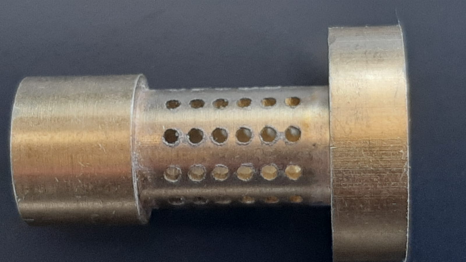 Esempio di Metallo con Micro Foratura Laser