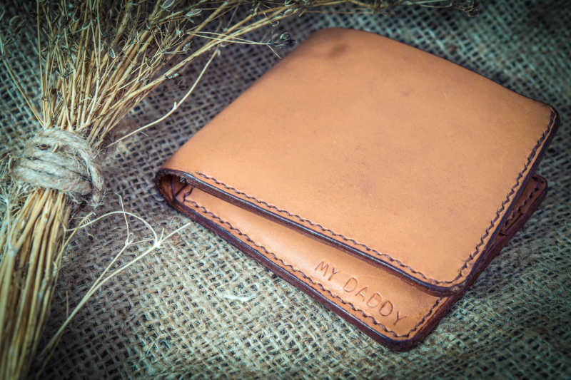 Marcatura e Incisione Laser su Pelle e Cuoio - Portafoglio in pelle