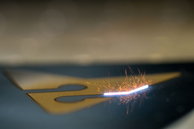 Fresatura di metallo con Laser UV