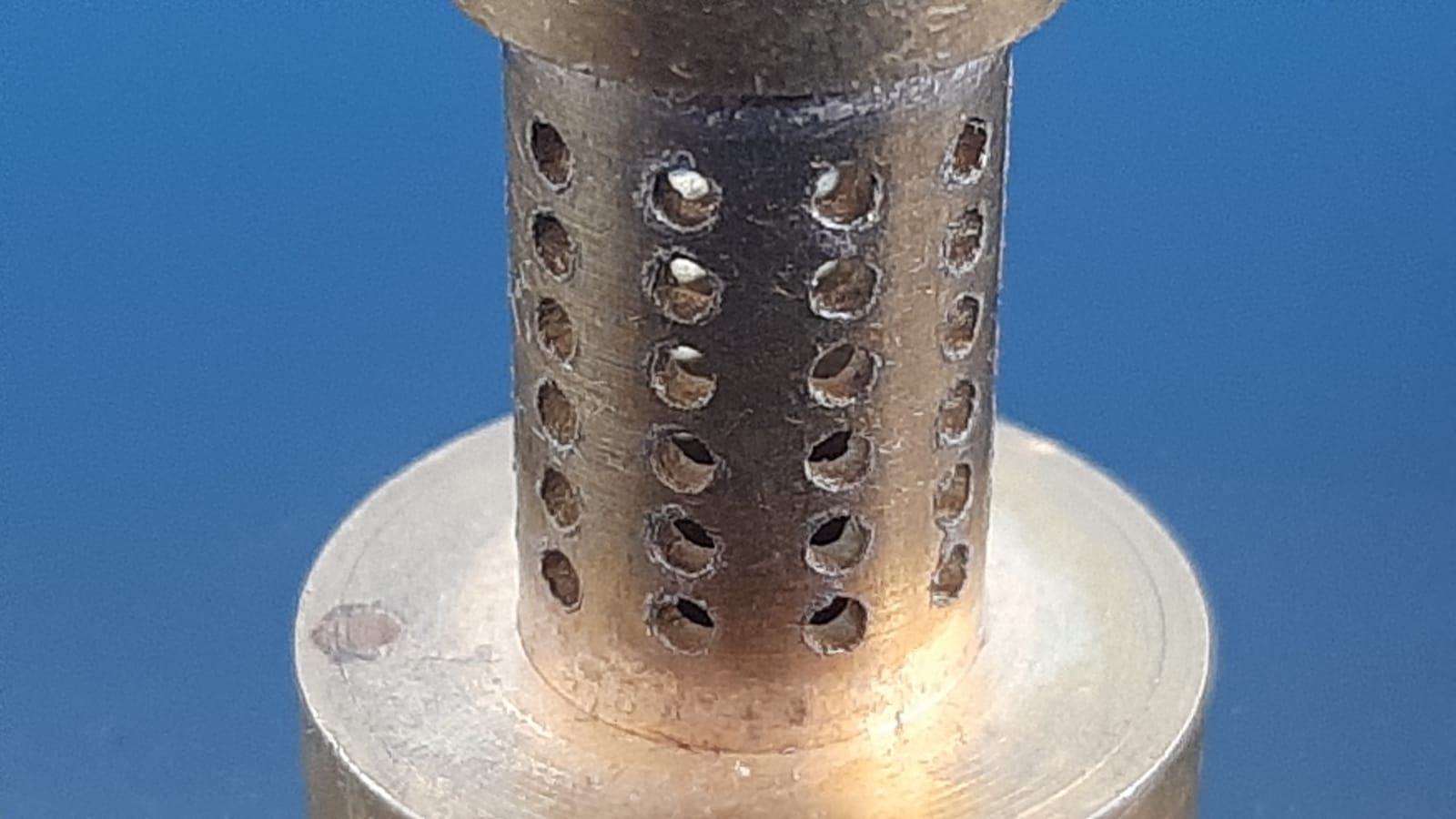 Esempio di Metallo con Micro Perforazione Laser