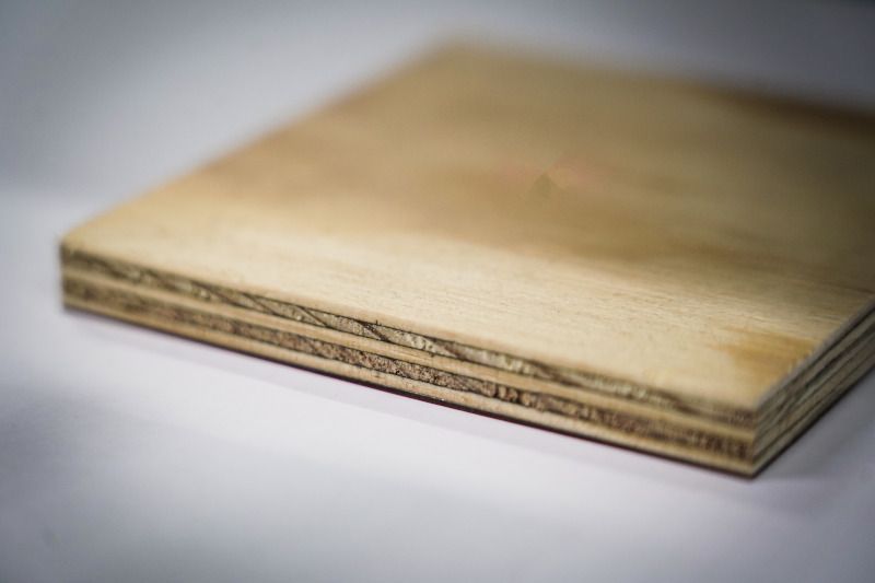 Tavoletta di legno prima della marcatura laser co2