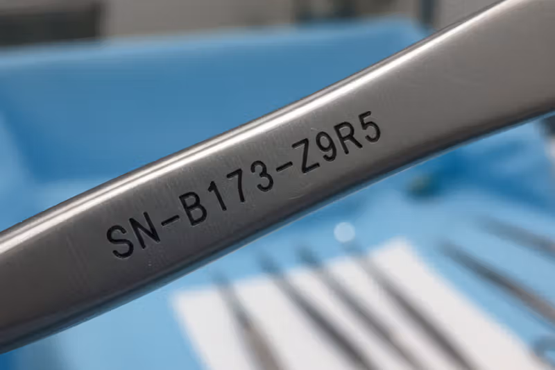 Marcatura Laser Picosecondo Strumenti Medici Medicali