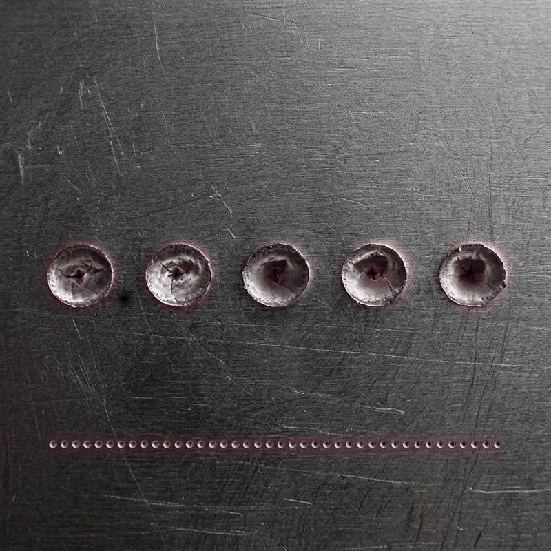 Esempio di hatch distance nella marcatura laser con diverse configurazioni di campitura